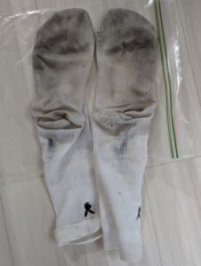 [RJ01472992][偏差値36の修行場] 陰キャの僕がこっそり上履きの臭いを嗅いでいたら、ギャルの電気按摩でお仕置きされちゃった話